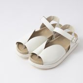 KUTSUNE/Re バタフライサンダル